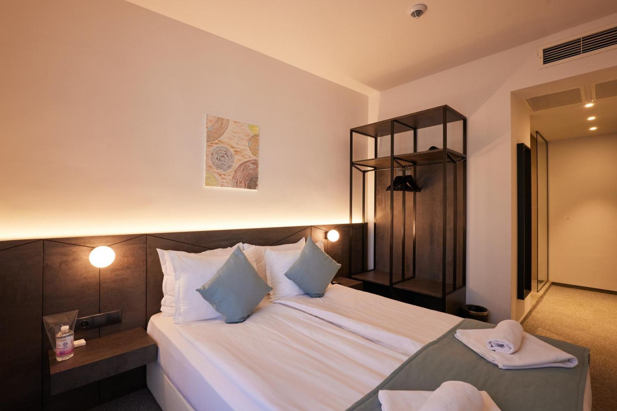 Deluxe Single Room